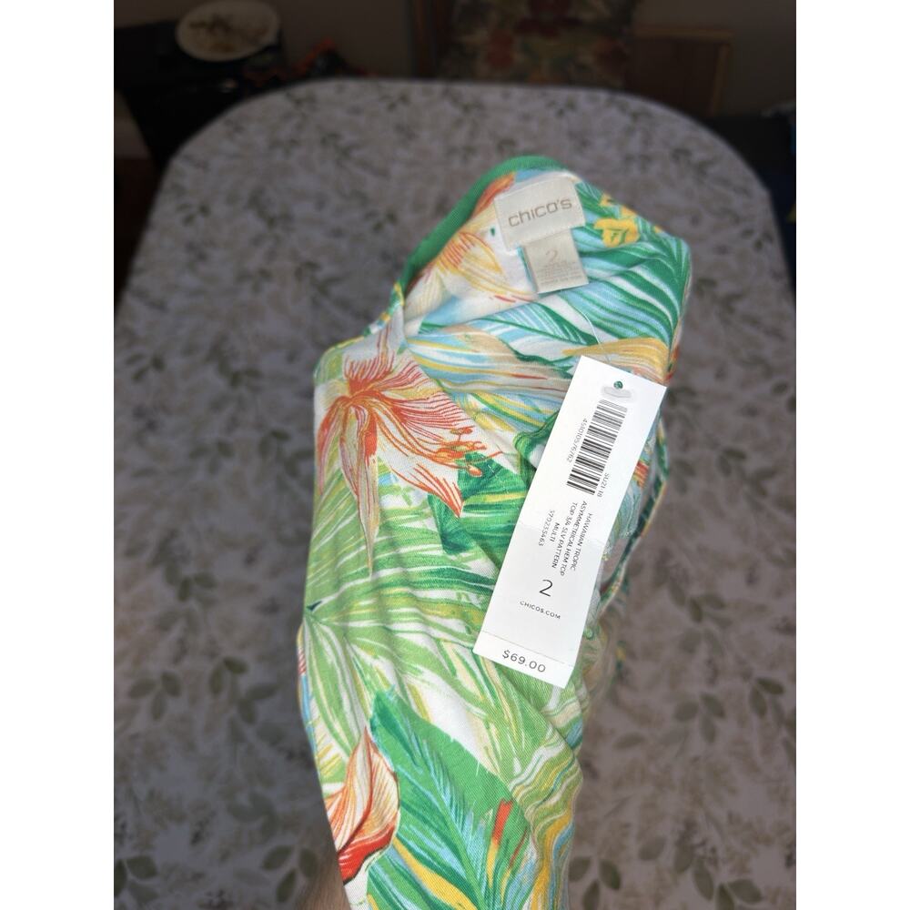 Chicos Top Womens 2 US Large Green Hawaiian Floral Asymmetrical Hem Tee NWT - Picture 3 of 9
